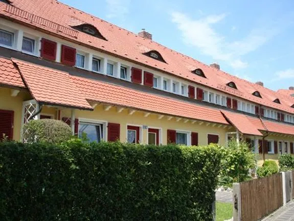 Steildach — Wohnsiedlung Nürnberg: Neueindeckung Ziegel, Reihendachlandschaft